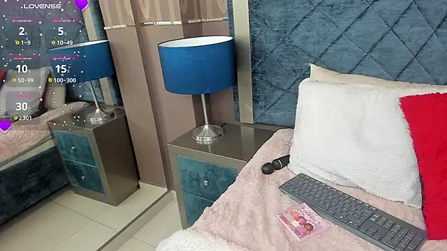 Snapshot of AdelaineBest chatting on 02-08-25, 03:52 AdelaineBest online show from 02-08-25, 03:52