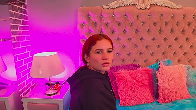 Snapshot of AdelaineBest chatting on 09-16-25, 07:15 AdelaineBest online show from 09-16-25, 07:15