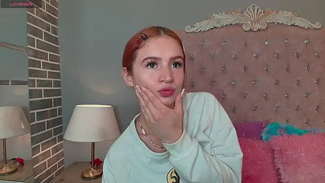 Snapshot of AdelaineBest chatting on 09-24-25, 04:38 AdelaineBest online show from 09-24-25, 04:38