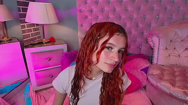 Snapshot of AdelaineBest chatting on 10-25-25, 05:15 AdelaineBest online show from 10-25-25, 05:15