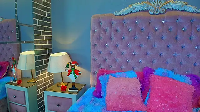 Snapshot of AdelaineBest chatting on 12-17-25, 05:35 AdelaineBest online show from 12-17-25, 05:35