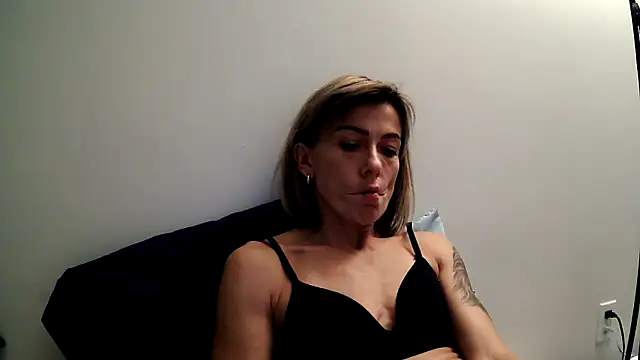 Snapshot of anechka1 chatting on 11-22-25, 01:37 anechka1 online show from 11-22-25, 01:37