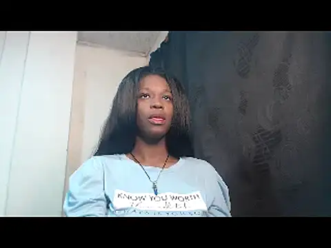 Snapshot of CarolinneMoor chatting on 12-10-24, 01:43 CarolinneMoor online show from 12-10-24, 01:43