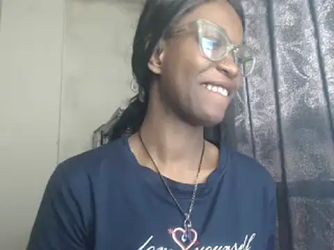 Snapshot of CarolinneMoor chatting on 01-03-25, 11:57 CarolinneMoor online show from 01-03-25, 11:57