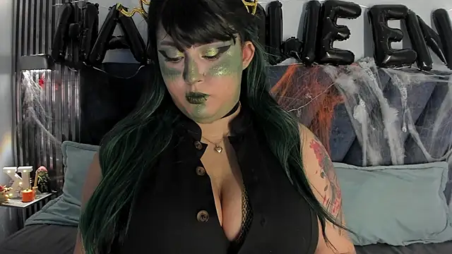 Snapshot of Karmilla_Rosse chatting on 10-31-25, 10:38 Karmilla Rosse online show from 10-31-25, 10:38