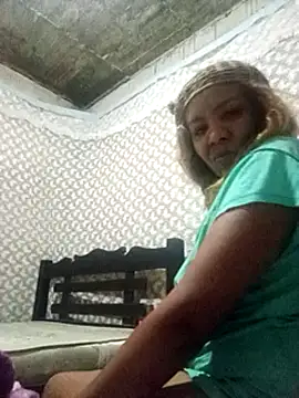 Snapshot of Surreyaa chatting on 01-05-25, 09:48 Surreyaa online show from 01-05-25, 09:48