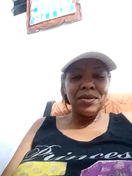 Snapshot of Surreyaa chatting on 09-25-25, 01:20 Surreyaa online show from 09-25-25, 01:20