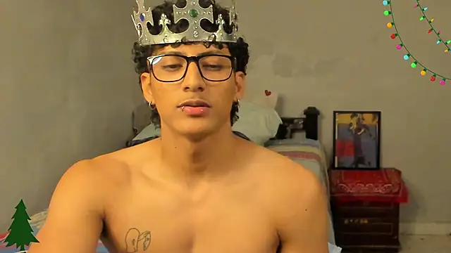 Snapshot of Ivano_joness chatting on 12-19-24, 04:02 Ivano joness online show from 12-19-24, 04:02