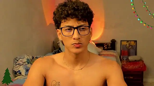 Snapshot of Ivano_joness chatting on 12-21-24, 04:09 Ivano joness online show from 12-21-24, 04:09