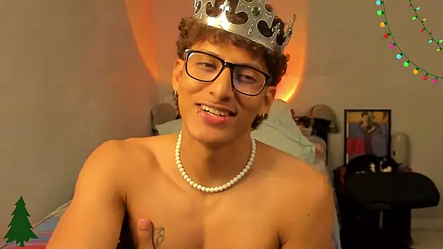 Snapshot of Ivano_joness chatting on 12-24-24, 04:44 Ivano joness online show from 12-24-24, 04:44