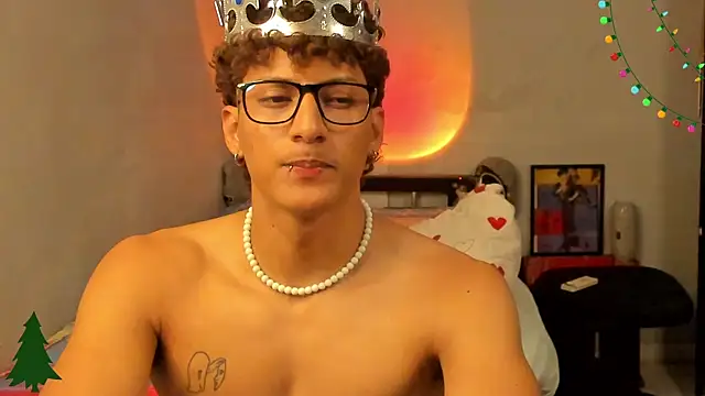 Snapshot of Ivano_joness chatting on 12-24-24, 01:50 Ivano joness online show from 12-24-24, 01:50