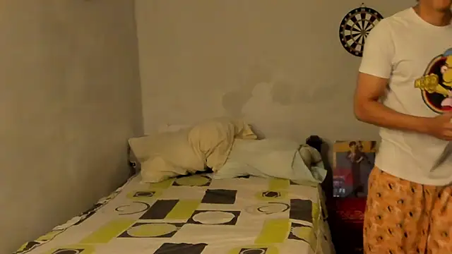 Snapshot of Ivano_joness chatting on 02-03-25, 04:04 Ivano joness online show from 02-03-25, 04:04