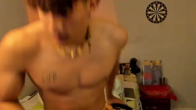 Snapshot of Ivano_joness chatting on 02-05-25, 12:17 Ivano joness online show from 02-05-25, 12:17