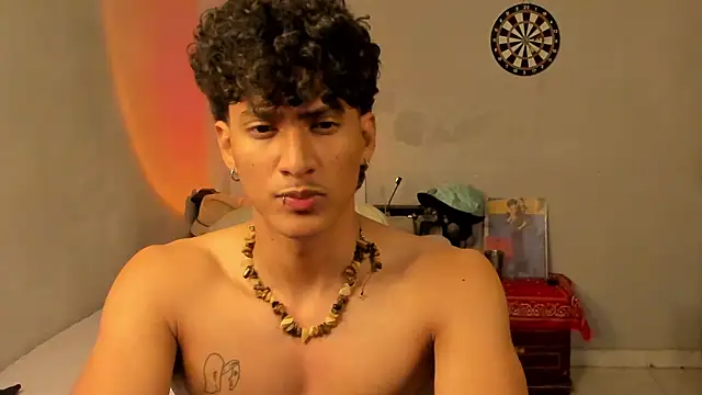 Snapshot of Ivano_joness chatting on 02-11-25, 09:42 Ivano joness online show from 02-11-25, 09:42