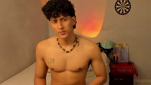 Snapshot of Ivano_joness chatting on 02-12-25, 12:55 Ivano joness online show from 02-12-25, 12:55