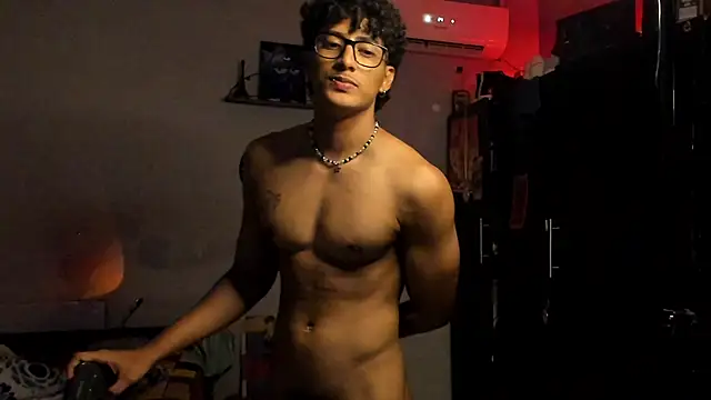 Snapshot of Ivano_joness chatting on 02-27-25, 02:42 Ivano joness online show from 02-27-25, 02:42