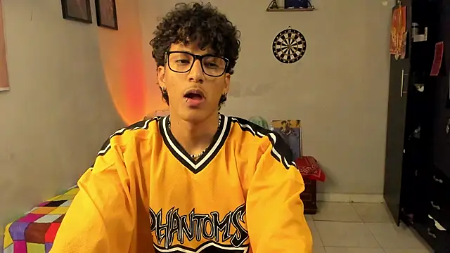 Snapshot of Ivano_joness chatting on 03-09-25, 05:28 Ivano joness online show from 03-09-25, 05:28