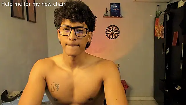 Snapshot of Ivano_joness chatting on 03-19-25, 12:01 Ivano joness online show from 03-19-25, 12:01