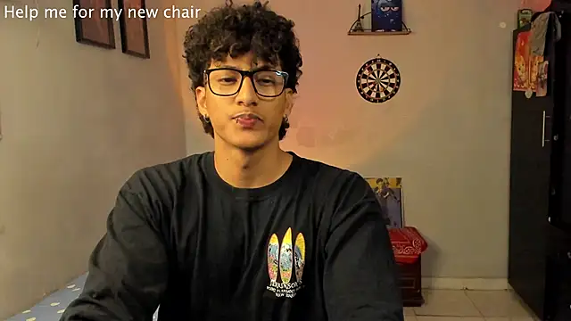 Snapshot of Ivano_joness chatting on 03-21-25, 04:28 Ivano joness online show from 03-21-25, 04:28