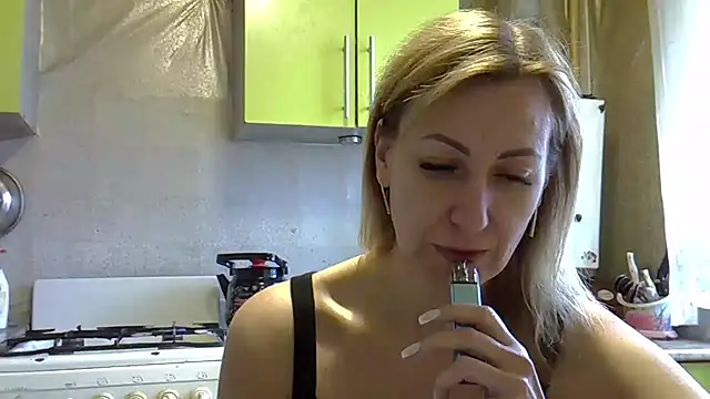 Snapshot of AshleyXHoney chatting on 12-06-24, 08:48 AshleyXHoney online show from 12-06-24, 08:48