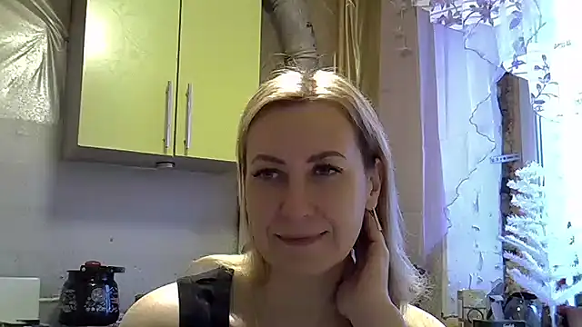 Snapshot of AshleyXHoney chatting on 12-23-24, 06:22 AshleyXHoney online show from 12-23-24, 06:22