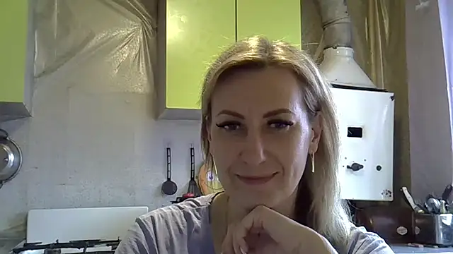 Snapshot of AshleyXHoney chatting on 03-15-25, 06:25 AshleyXHoney online show from 03-15-25, 06:25