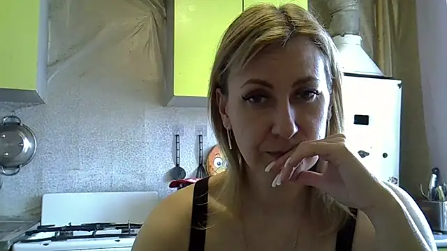 Snapshot of AshleyXHoney chatting on 03-18-25, 09:09 AshleyXHoney online show from 03-18-25, 09:09