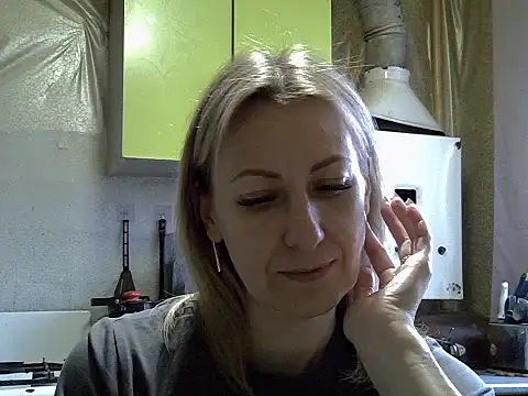 Snapshot of AshleyXHoney chatting on 10-21-25, 07:20 AshleyXHoney online show from 10-21-25, 07:20