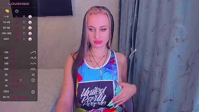 Snapshot of Cherry-Legenda chatting on 12-15-24, 06:07 Cherry-Legenda online show from 12-15-24, 06:07