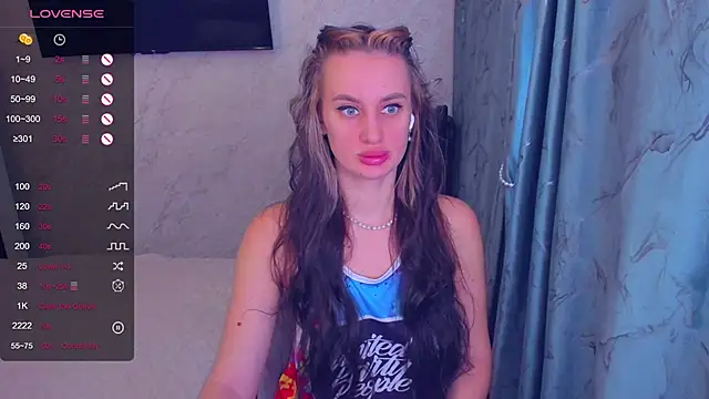 Snapshot of Cherry-Legenda chatting on 01-14-25, 08:20 Cherry-Legenda online show from 01-14-25, 08:20