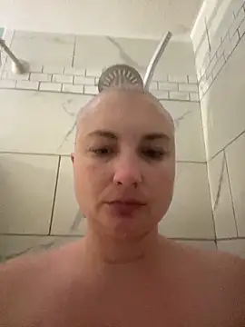 MilfyMrsRobinson online show from 04-28-26, 01:38