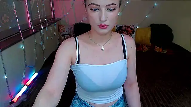 LizaSenri online show from 10-13-25, 06:35