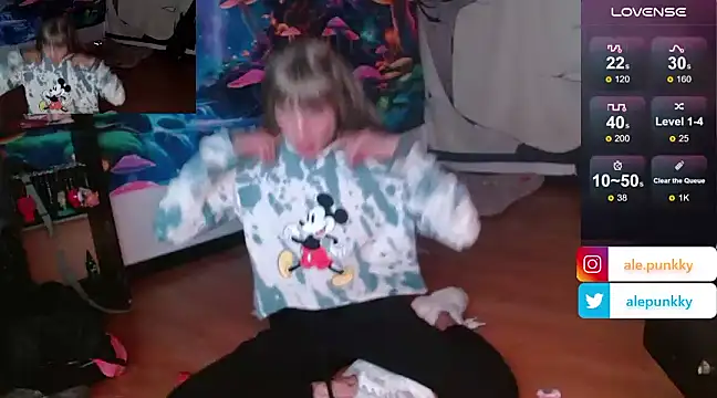 Snapshot of charlotbelucci_ chatting on 02-25-25, 11:22 charlotbelucci online show from 02-25-25, 11:22