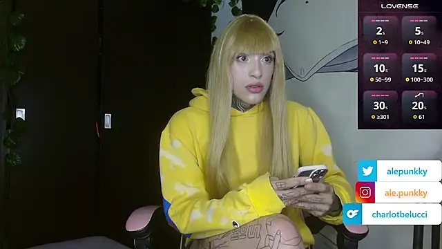 Snapshot of charlotbelucci_ chatting on 09-14-25, 05:39 charlotbelucci online show from 09-14-25, 05:39