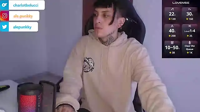 Snapshot of charlotbelucci_ chatting on 10-05-25, 09:40 charlotbelucci online show from 10-05-25, 09:40