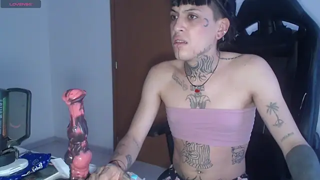 Snapshot of charlotbelucci_ chatting on 10-08-25, 09:07 charlotbelucci online show from 10-08-25, 09:07