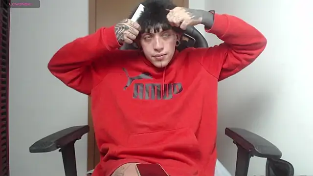 Snapshot of charlotbelucci_ chatting on 10-22-25, 07:41 charlotbelucci online show from 10-22-25, 07:41