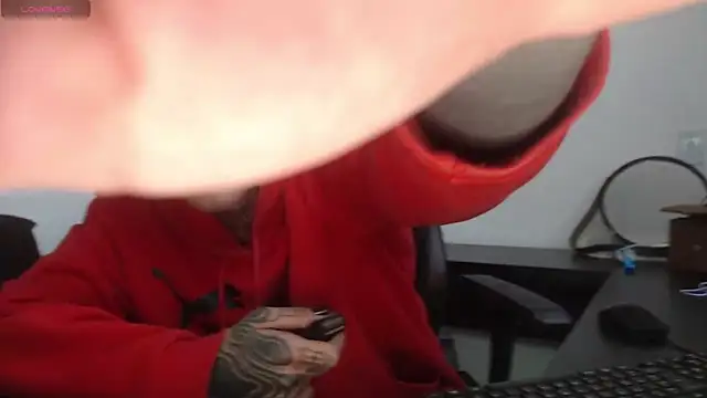 Snapshot of charlotbelucci_ chatting on 10-25-25, 10:45 charlotbelucci online show from 10-25-25, 10:45