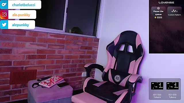 Snapshot of charlotbelucci_ chatting on 11-11-25, 08:47 charlotbelucci online show from 11-11-25, 08:47