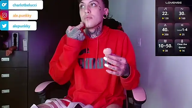 Snapshot of charlotbelucci_ chatting on 11-18-25, 10:20 charlotbelucci online show from 11-18-25, 10:20