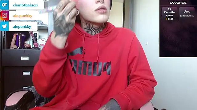 Snapshot of charlotbelucci_ chatting on 11-19-25, 07:58 charlotbelucci online show from 11-19-25, 07:58