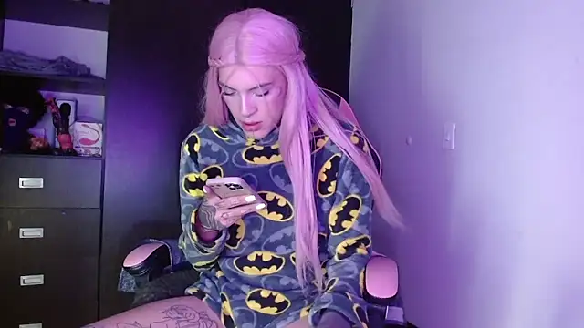 Snapshot of charlotbelucci_ chatting on 11-20-25, 08:14 charlotbelucci online show from 11-20-25, 08:14