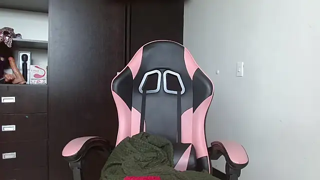 Snapshot of charlotbelucci_ chatting on 11-22-25, 12:26 charlotbelucci online show from 11-22-25, 12:26