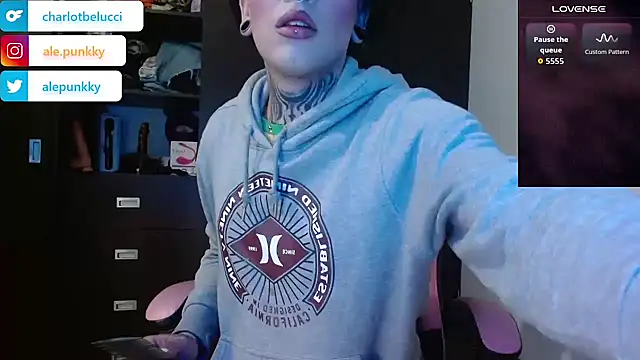 Snapshot of charlotbelucci_ chatting on 12-03-25, 08:45 charlotbelucci online show from 12-03-25, 08:45