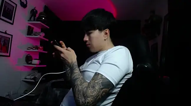 Snapshot of jung_dragon chatting on 01-11-25, 10:19 jung dragon online show from 01-11-25, 10:19