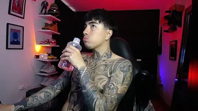 Snapshot of jung_dragon chatting on 10-13-25, 04:29 jung dragon online show from 10-13-25, 04:29