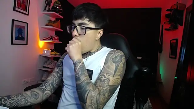 Snapshot of jung_dragon chatting on 10-16-25, 01:39 jung dragon online show from 10-16-25, 01:39