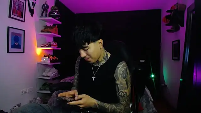 Snapshot of jung_dragon chatting on 11-19-25, 04:56 jung dragon online show from 11-19-25, 04:56