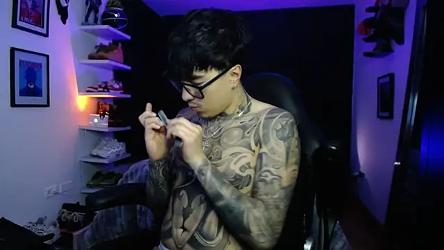 Snapshot of jung_dragon chatting on 11-27-25, 06:15 jung dragon online show from 11-27-25, 06:15