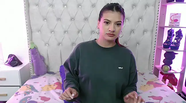 Abril Squirt online show from 12-03-24, 06:26